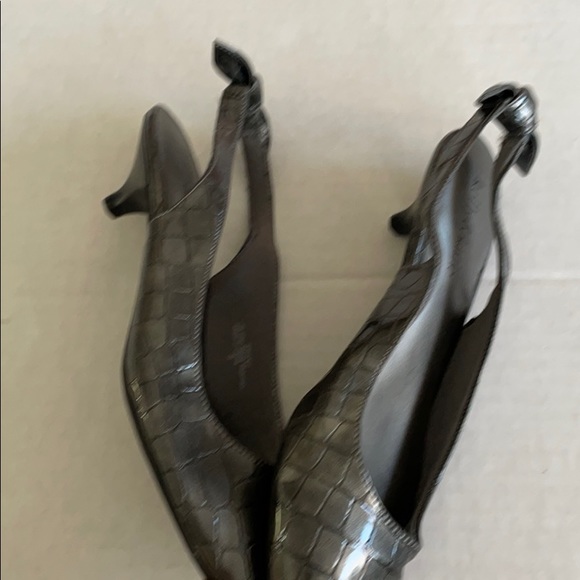 Kelly & Katie silver pointed toe sling back sandal - Picture 2 of 7